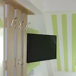 Einstein Hotel 2*